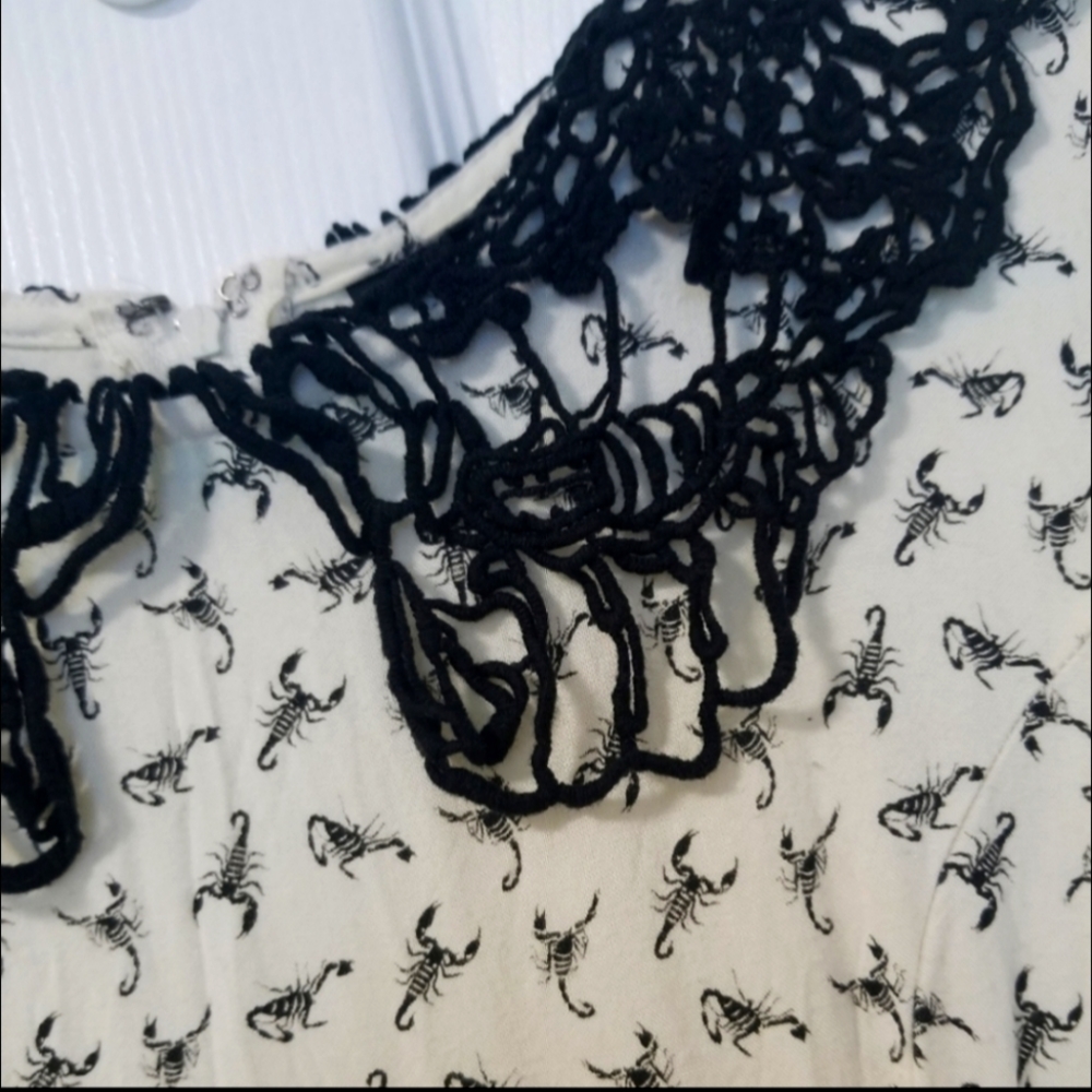 🦂 Penny Dreadful Edgy Victorian Scorpion Dress S 🦂 - Picture 3 of 4